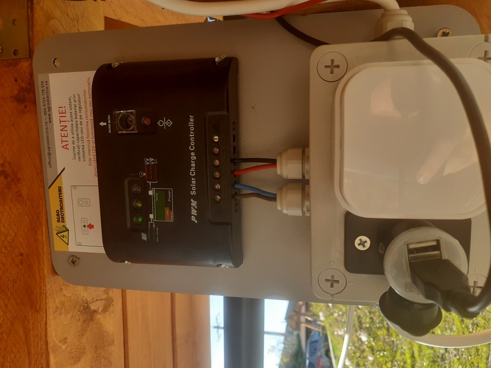 Recenzie produs - Sistem de iluminat solar 50 W cu 4 becuri - agroelectro.ro
