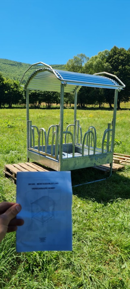 Recenzie produs - Iesle pătrată cu acoperiș și 8 locuri de hrănire - agroelectro.ro