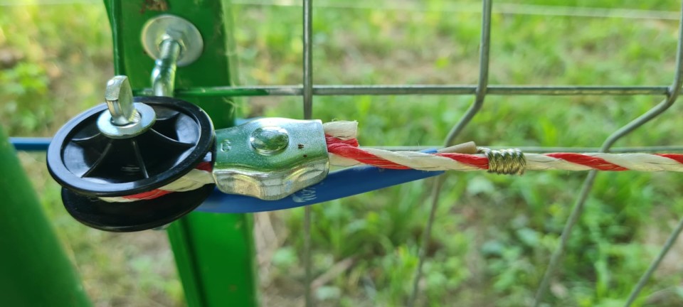 Recenzie produs - Izolator pentru colț cu picior metric M6 - agroelectro.ro