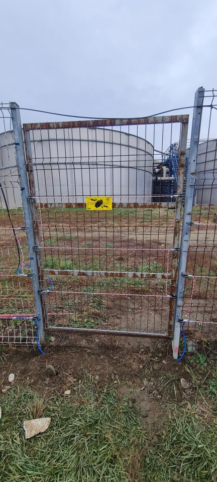 Recenzie produs - Izolator pentru colț cu picior metric M6 - agroelectro.ro