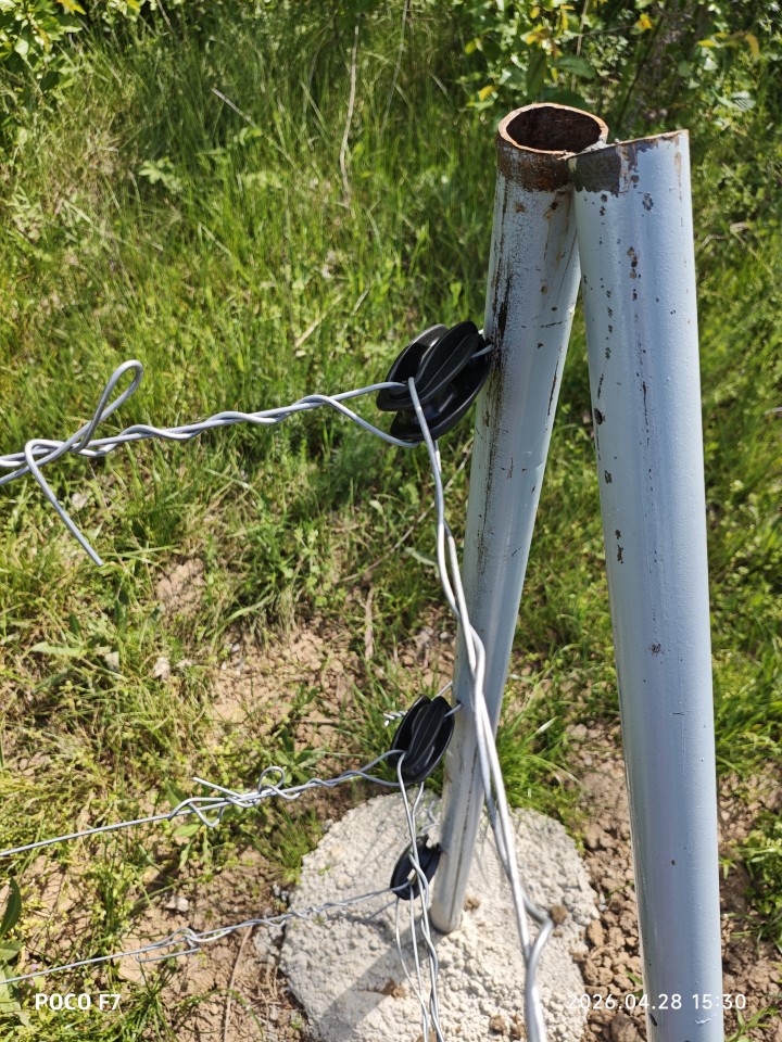 Recenzie produs - Izolator de colț și capăt, pentru gard electric permanent - agroelectro.ro