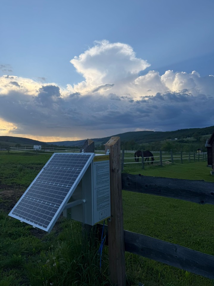 Recenzie produs - Aparat gard electric compact DL 7200 cu sistem solar 50 W - agroelectro.ro