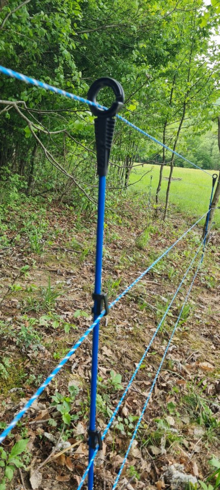 Recenzie produs - Stâlp din fibră de sticlă, AKO Oval Premium, 110 cm, albastru, 10 buc. - agroelectro.ro
