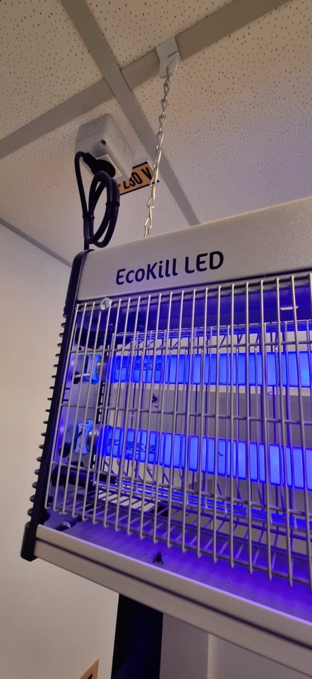 Recenzie produs - Capcană electrică cu tuburi LED, împotriva muștelor, EcoKill LED 2.0 - agroelectro.ro