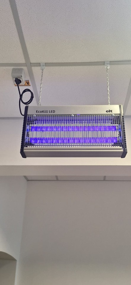 Recenzie produs - Capcană electrică cu tuburi LED, împotriva muștelor, EcoKill LED 2.0 - agroelectro.ro