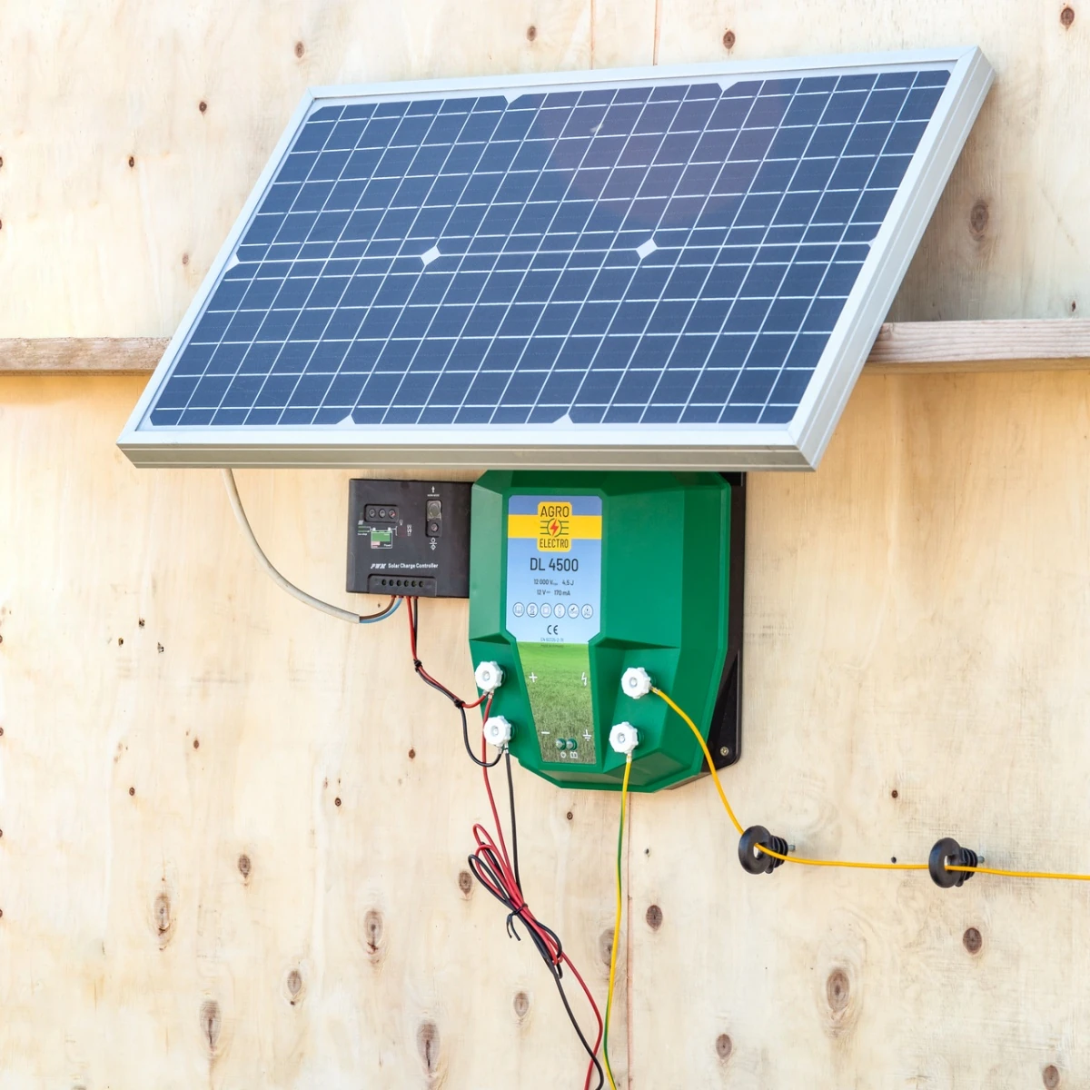 Aparat gard electric DL 4500, 4,5 Joule, cu sistem solar 30 W