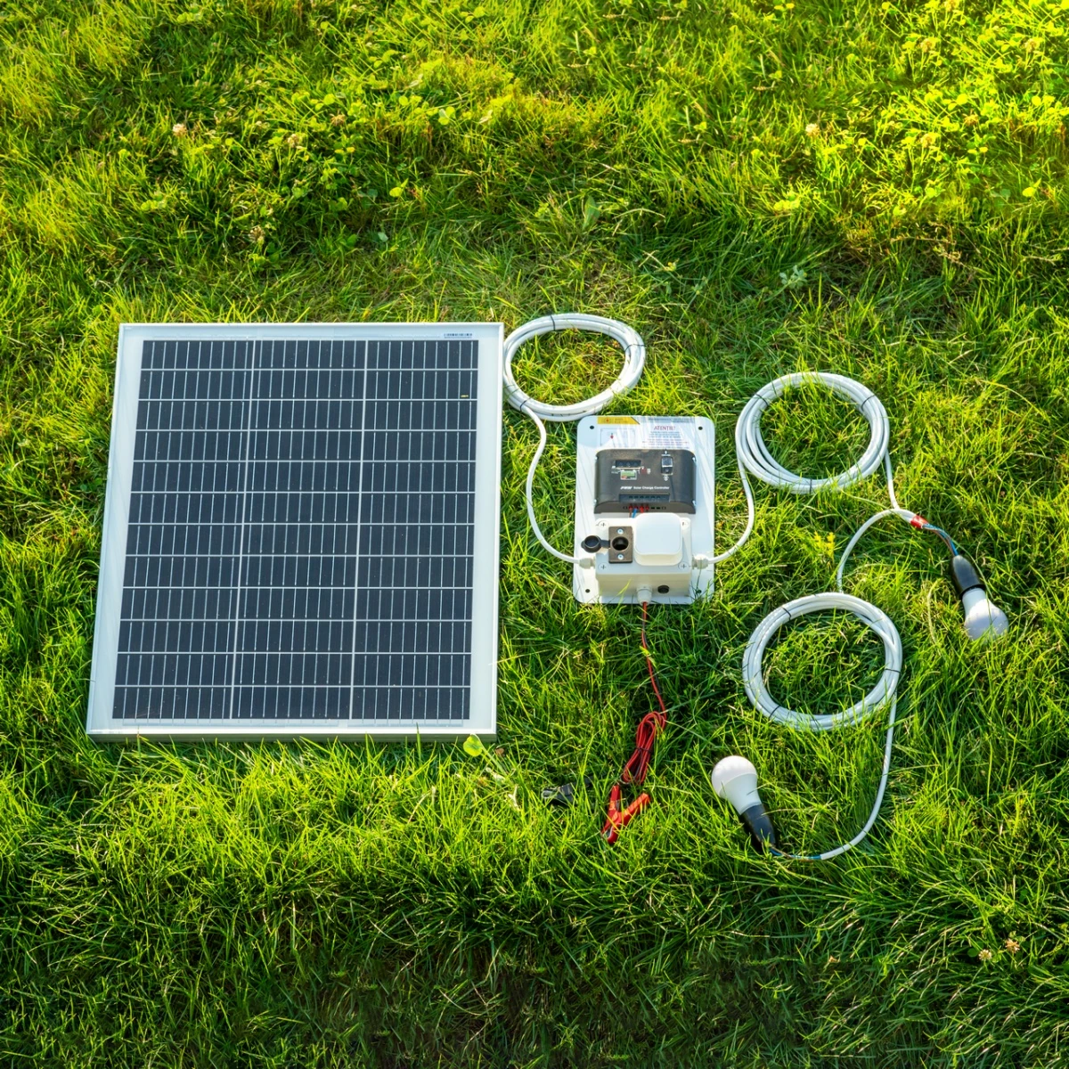 Sistem de iluminat solar 50 W cu 2 becuri
