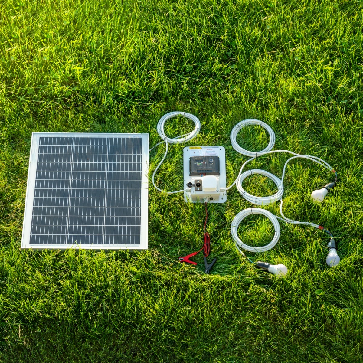 Sistem de iluminat solar 50 W cu 3 becuri