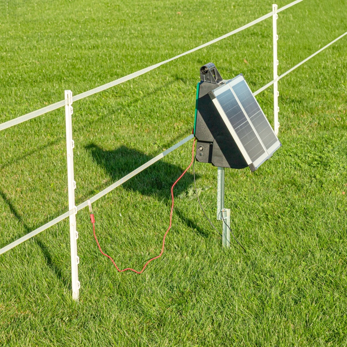 Aparat gard electric AKO S 3000 cu panou solar și acumulator, 3 Joule