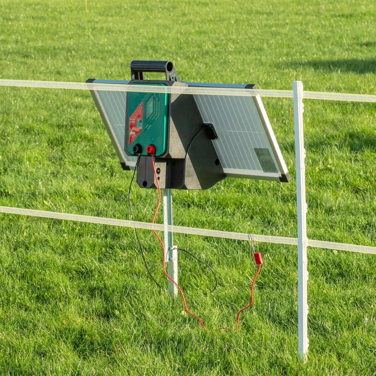 Aparat gard electric AKO S 3000 cu panou solar și acumulator, 3 Joule