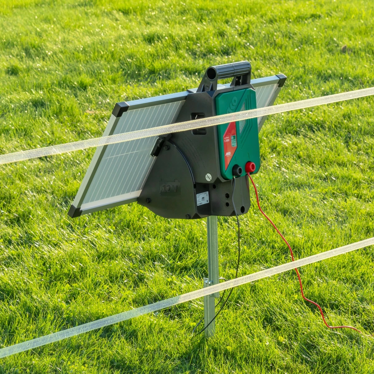 Aparat gard electric AKO S 3000 cu panou solar și acumulator, 3 Joule