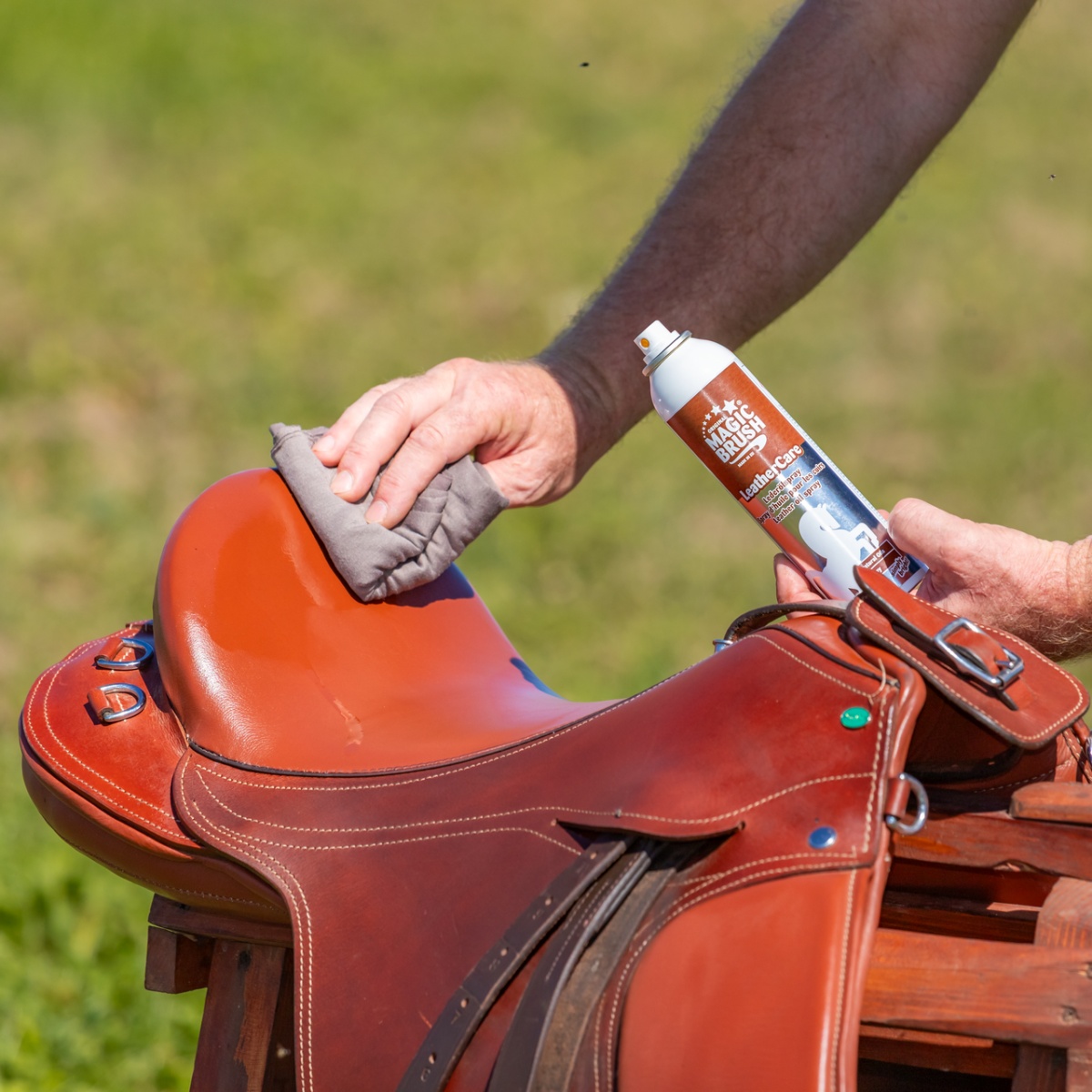 Spray ulei pentru piele, MagicBrush, 225 ml