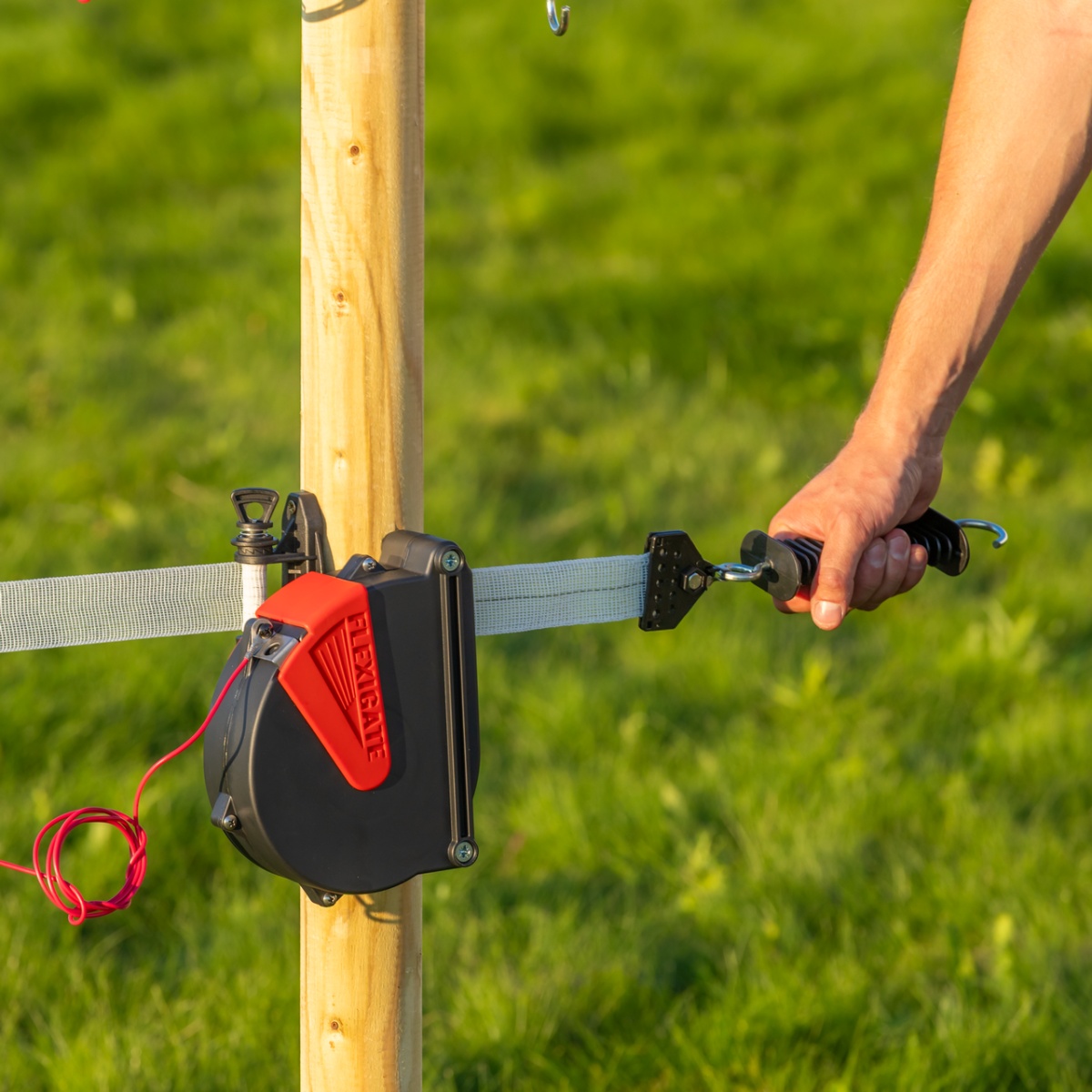 Set poartă cu bandă 40 mm pentru gard electric, Ako Flexigate, 7,5 m