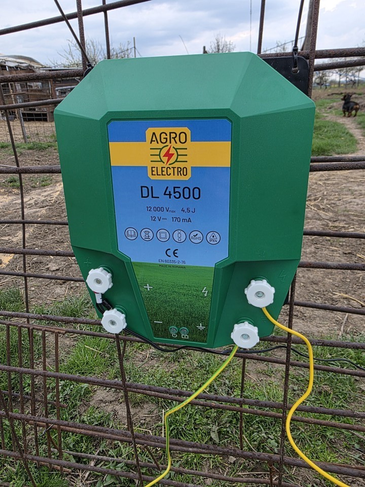 Recenzie produs - Aparat gard electric DL 4500, 4,5 Joule, cu adaptor de rețea 230/12 V - agroelectro.ro