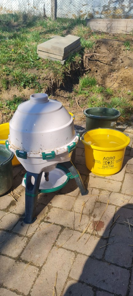 Recenzie produs - Adăpătoare premium pentru păsări, Optimus, 25 litri - agroelectro.ro