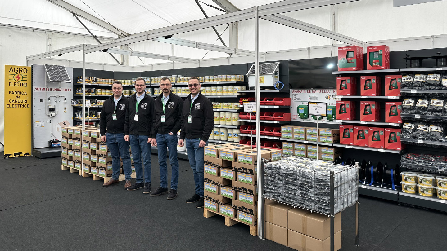 Echipa Agro Electro la o expoziție