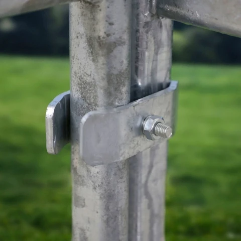 Conector pentru panouri de pășune