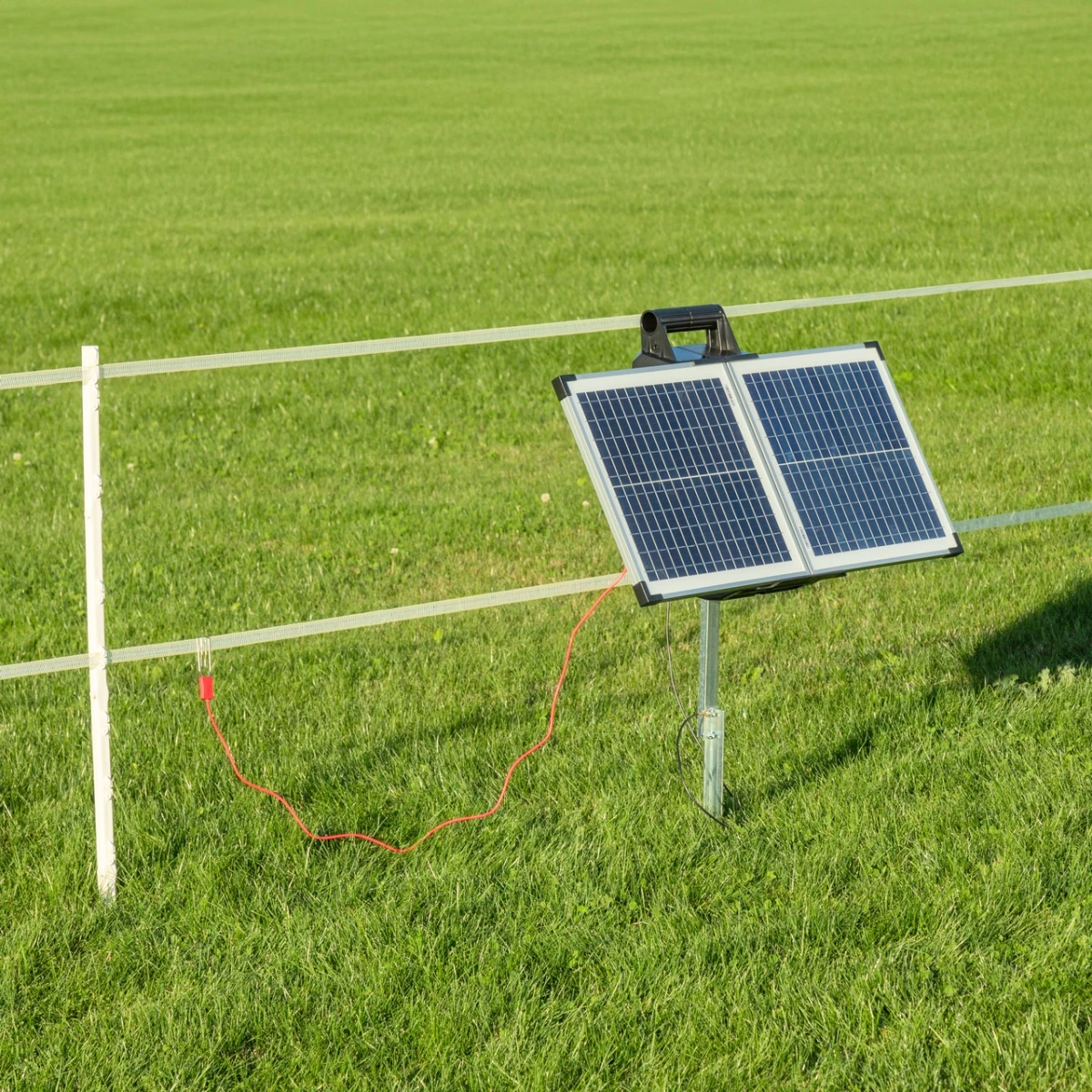 Aparat gard electric AKO S 3000 cu panou solar și acumulator, 3 Joule